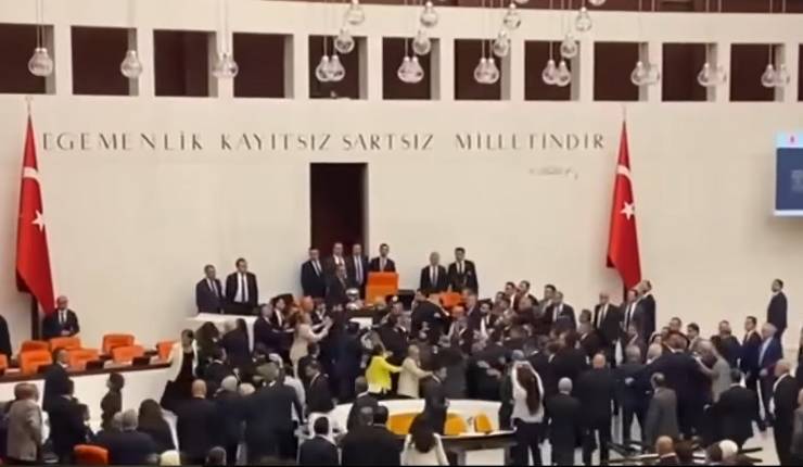 Can Atalay, TBMM, yumruklu kavga, Ahmet Şık, Bekir Bozdağ, Alpay Özalan, olağanüstü oturum, Türkiye siyasetinde gerginlik