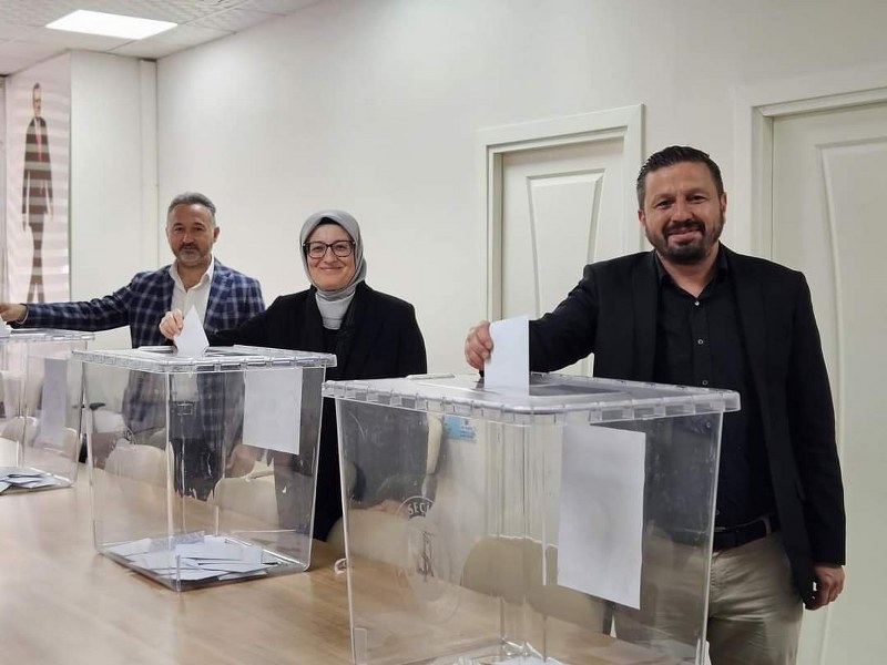 AK Parti, delege seçimleri, Balıkesir, Belgin Uygur, Mehmet Aydemir, Altıeylül, 8. Büyük Olağan Kongre, parti içi demokrasi, ilçe kongreleri