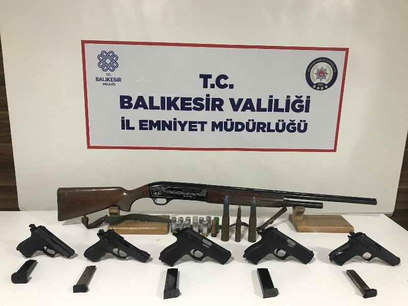 Bandırma, ruhsatsız silah, tutuklama, asayiş, motosiklet araması, C.D.