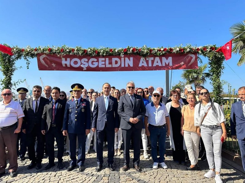 Atatürk’ün Bandırma’ya gelişi, Bandırma 99. yıl kutlamaları, Bandırma Limanı, tekne gösterisi, halk oyunu, Atatürk çelenk sunma, Dursun Mirza
