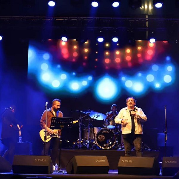 Bandırma Cumhuriyet Bayramı,fener alayı,Gece Yolcuları Konseri,Bandırma Belediye Başkanı Dursun,Mirza,Cumhuriyet coşkusu