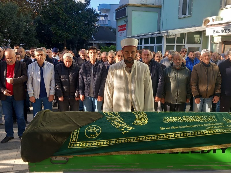 Aksaray-Ankara Karayolundaki Kazada Hayatını Kaybeden Neriman Çubukçay, Bandırma’da Toprağa Verildi Aksaray-Ankara kara yolunda meydana gelen otobüs kazasında hayatını kaybeden Neriman Çubukçay, memleketi Bandırma’da düzenlenen cenaze töreniyle son yolculuğuna uğurlandı.