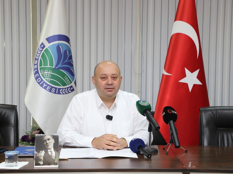 Gönen Belediye Başkanı İbrahim Palaz, düzenlediği basın toplantısında Gönen Belediyesi’nin son 6 aylık dönemdeki çalışmalarını değerlendirerek gelecekteki projelere ilişkin bilgiler verdi. Başkan Palaz, konuşmasında özellikle altyapı, üstyapı, park ve çevre düzenlemeleri ile kırsal mahallelerdeki parke taşı döşeme çalışmaları üzerine yoğunlaştı.