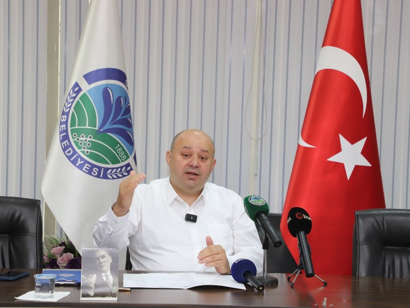 Gönen Belediye Başkanı İbrahim Palaz, düzenlediği basın toplantısında Gönen Belediyesi’nin son 6 aylık dönemdeki çalışmalarını değerlendirerek gelecekteki projelere ilişkin bilgiler verdi. Başkan Palaz, konuşmasında özellikle altyapı, üstyapı, park ve çevre düzenlemeleri ile kırsal mahallelerdeki parke taşı döşeme çalışmaları üzerine yoğunlaştı.