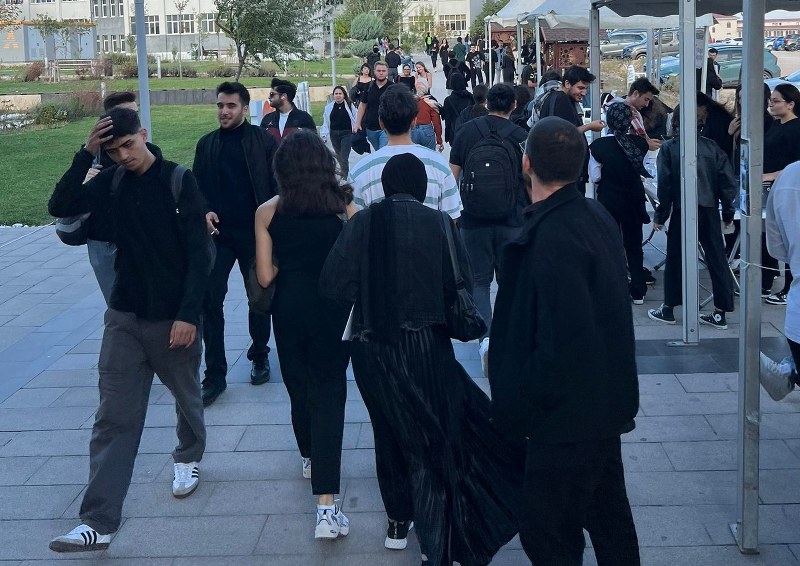 Üniversitelerde Kadın Cinayetlerine Tepki Öğrenciler Siyah Giyindi