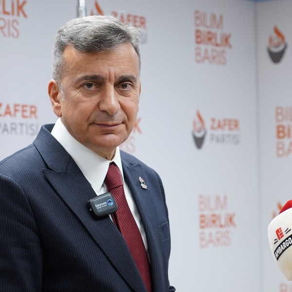 Zafer Partisi,Azmi Karamahmutoğlu,Cumhuriyet'in üniter yapısı,oluşum değişikliği eleştirisi,Türk milliyetçiliği