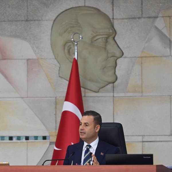 Balıkesir Büyükşehir Belediye Başkanı Ahmet Akın, Cumhuriyetin 101. yılına ilişkin olarak yayımladığı mesajında, Balıkesir