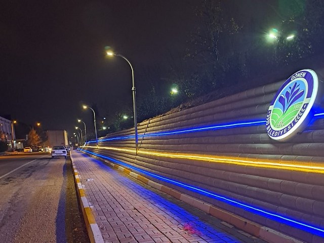 Gönen Tırnova Mahallesi, yol çalışması, LED aydınlatma, şev taşı kaplama, İbrahim Palaz, Gönen Belediyesi projeleri