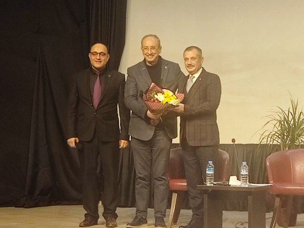 Bandırma Kent konseyi tarfından Bandırma Belediyesi ile birlikte ayda bir kez yapılması planlanan "Müziğin Limanı" isimli etkinliğin ilki Barış Manço Kültür Merkezinde gerçekleştirildi.