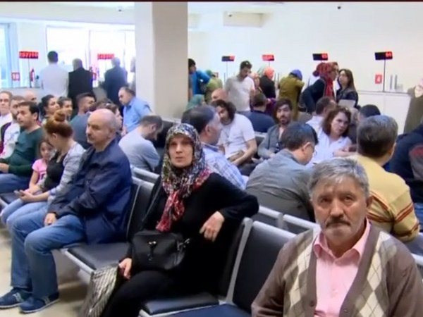 2025 yılında Türkiye'deki emekli maaşlarına ilişkin zam oranları, enflasyon verileri ve toplu sözleşme hükümleri doğrultusunda belirlenmektedir. Türkiye İstatistik Kurumu'nun (TÜİK) açıkladığı enflasyon verileri, özellikle SSK ve Bağ-Kur emeklilerinin maaş artışlarında kritik bir rol oynamaktadır.
