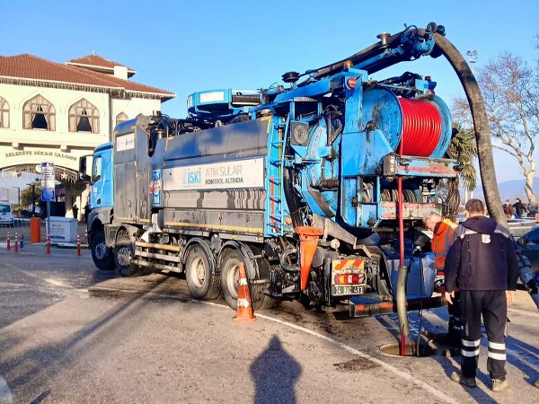 Bandırma'ya İmamoğlu Desteği: Rögarlar Temizlendi