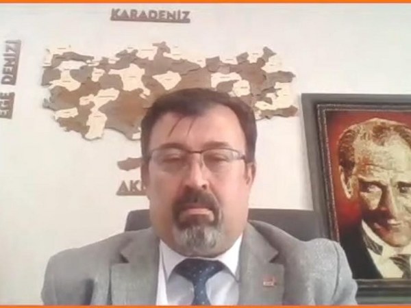 Cumhuriyet Halk Partisi (CHP) Bigadiç İlçe Başkanı Türker Yılmaz, Türkiye’nin içinde bulunduğu ekonomik kriz ve iktidarın halkın gerçek gündemini saptırma çabalarına yönelik çarpıcı açıklamalarda bulundu. Yılmaz, “İktidar, halkın yoksulluk ve açlıkla mücadelesini görmezden gelerek güvenlik politikaları üzerinden siyaset yapmaya çalışıyor. Ancak halkın gündemi Suriye değil, boş tenceredir. İnsanlarımız artık karnını doyuracak ekmeği bulamıyor!” dedi.