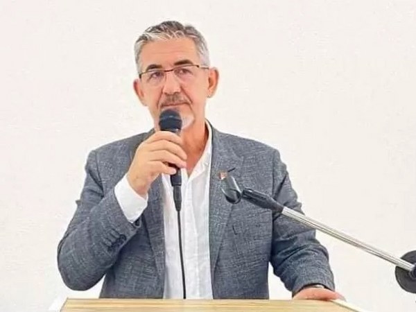 CHP Balıkesir İl Başkanı Erden Köybaşı: "AFAD Gibi Hayati Bir Kurumda Liyakat Olmazsa Bedelini Halk Öder" Cumhuriyet Halk Partisi (CHP) Balıkesir İl Başkanı Erden Köybaşı, Balıkesir AFAD’ın başına santral memurunun atanmasına tepki gösterdi. Başkan Köybaşı, bu durumun liyakatsizlik örneği olduğunu belirterek, vatandaşların can güvenliğinin göz ardı edildiğini vurguladı.