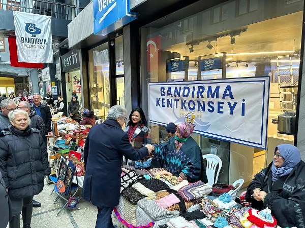 Bandırma Kent Konseyi Kadın Meclisi tarafından düzenlenen Sevgililer Günü Alışveriş Günleri etkinliği, Bandırma Belediye Başkanı Dursun Mirza’nın katılımıyla açıldı. Bandırma