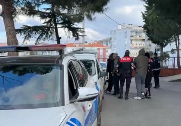 Milyonluk eşyalar ile birlikte silah ele geçirildi