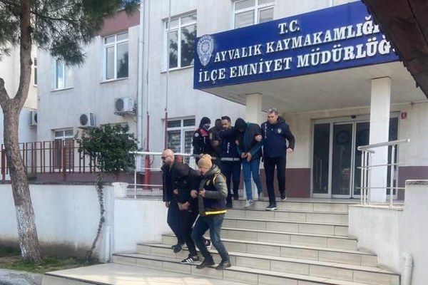 Milyonluk eşyalar ile birlikte silah ele geçirildi