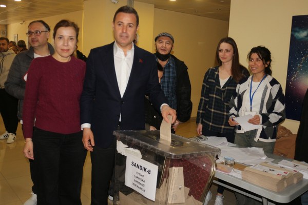 BALIKESİR’İN 20 İLÇESİNDE VATANDAŞLAR SANDIKLARI DOLDURDU