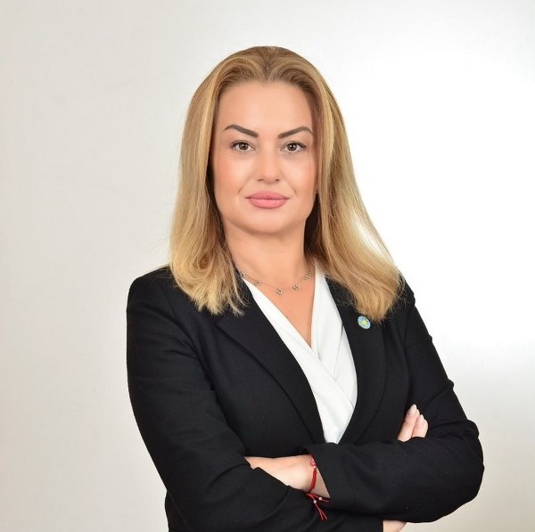 Gülten Sütçüoğlu, İYİ Parti, Ayvalık, kalp krizi, stent, Edremit Özel Körfez Hastanesi, yoğun bakım.