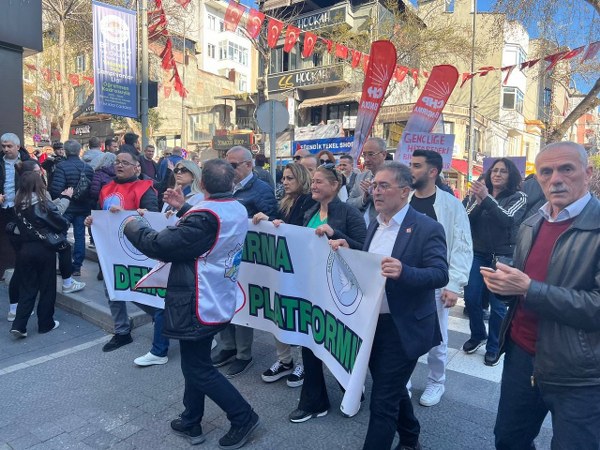 Protestolar Bandırma'da Sürüyor