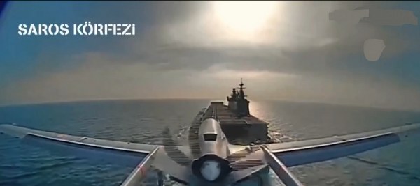 TCG Anadolu'dan İki SİHA İlk Kalkışını Yaptı (1)