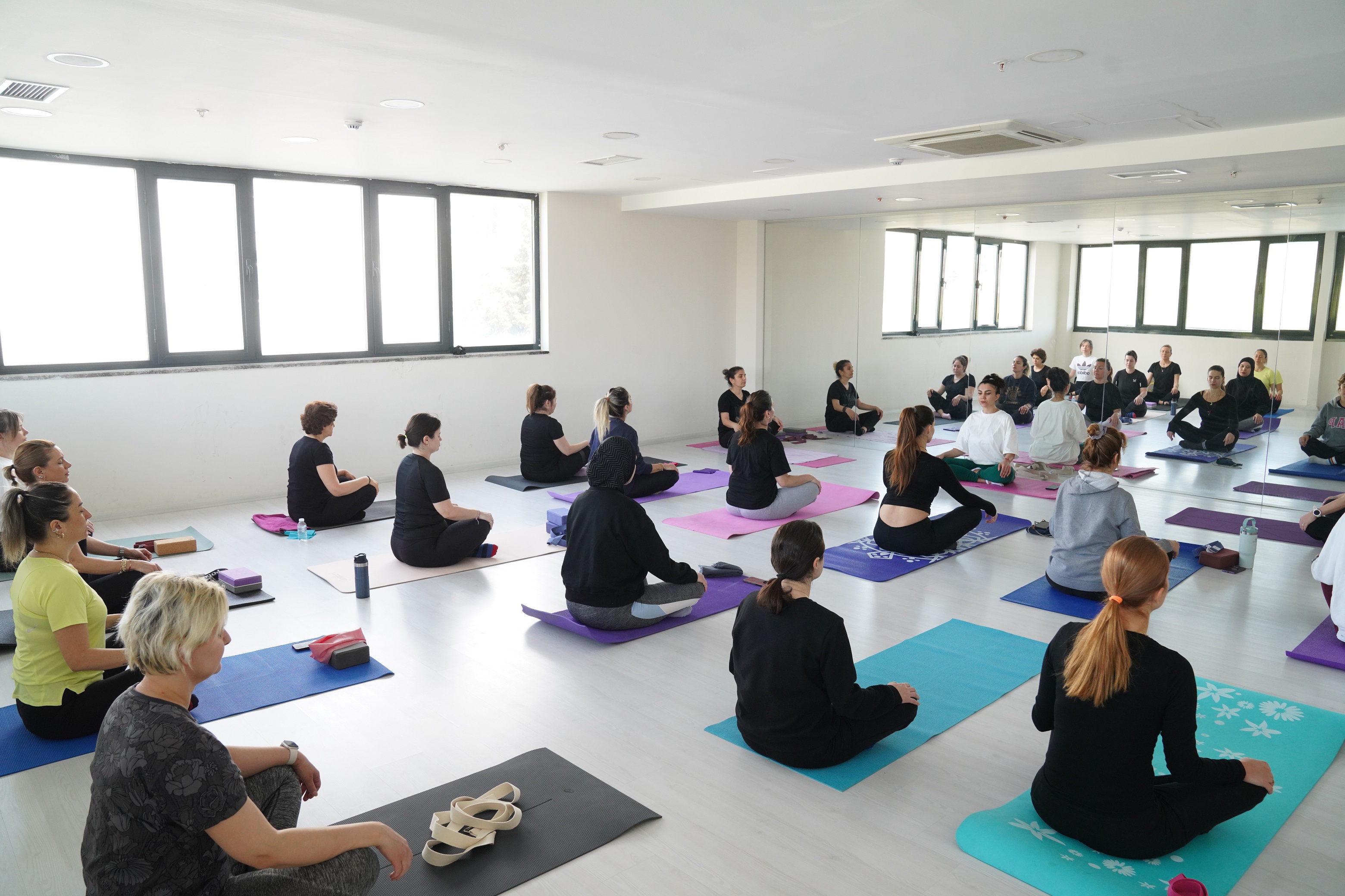897775386