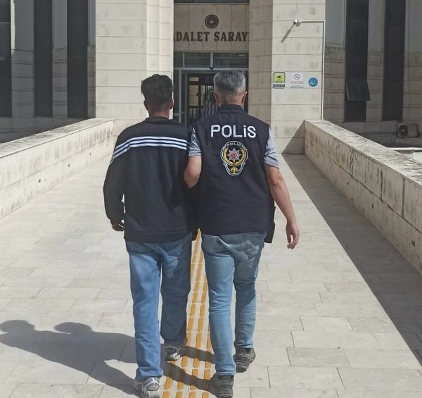 Altınlarla Kaçarken Yakalandı