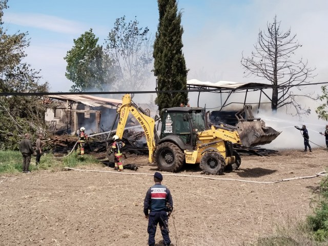 Kereste Deposunda Yangın (2)