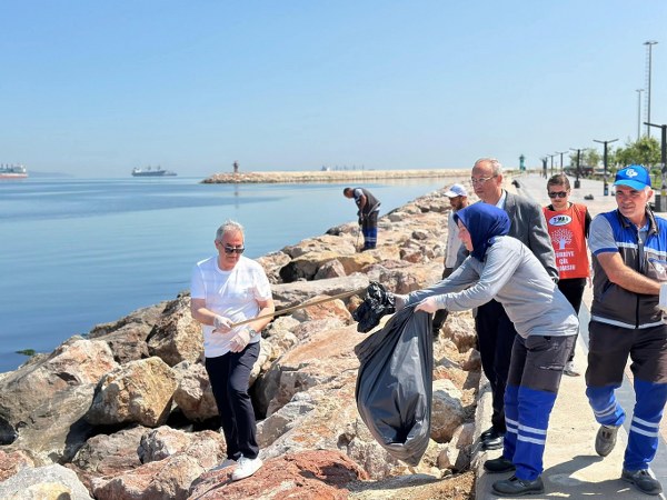 1,5 Saatte Marmara'dan 1,5 Ton Atık Kurtarıldı!