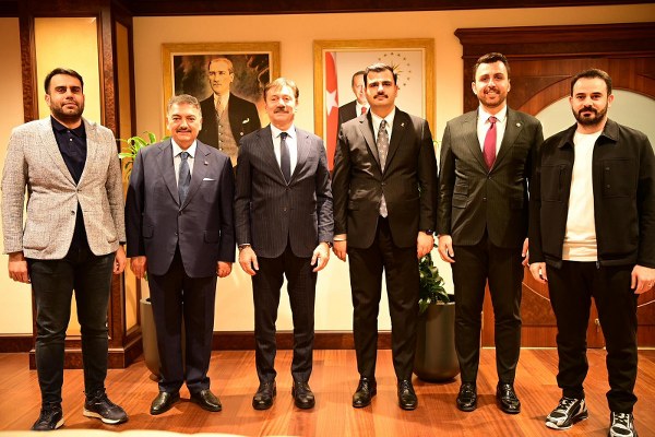 AK Parti’li Öztaylan’ın İstanbul Maratonu 9 bin 200 Araç Teslim
