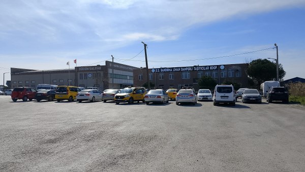 Bandırma’da APP Plaka Kuyruğu Sürücüler Ceza Korkusuyla Plaka Değiştiriyor