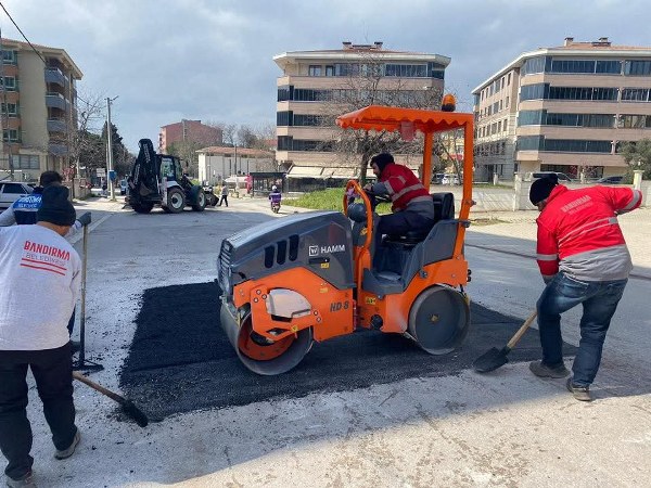 Bandırma’da belediye ekiplerinden yoğun mesai