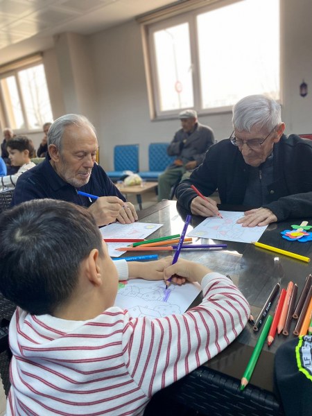 Minik Kalplerden Büyük Çınarlara Anlamlı Ziyaret