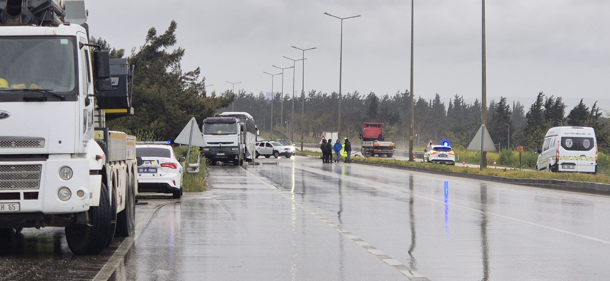 Bandırmada Otobüs Devrildi 3 Ölü