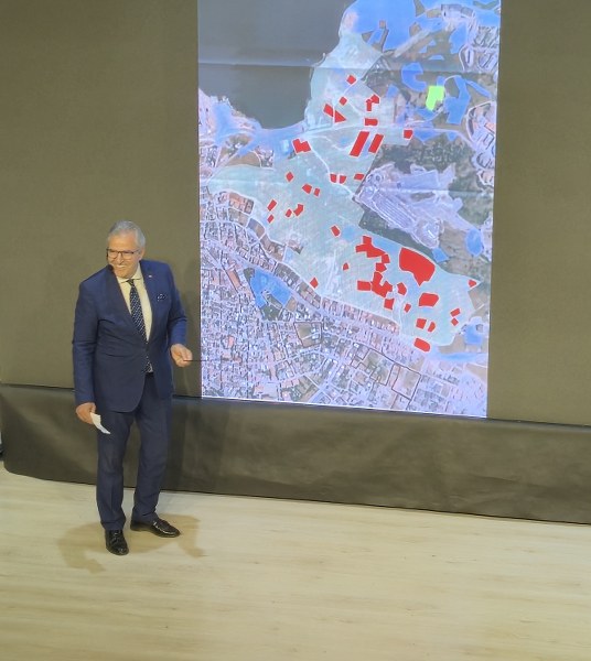 Mirza: "Tüm Zorluklara Rağmen Ayaktayız"