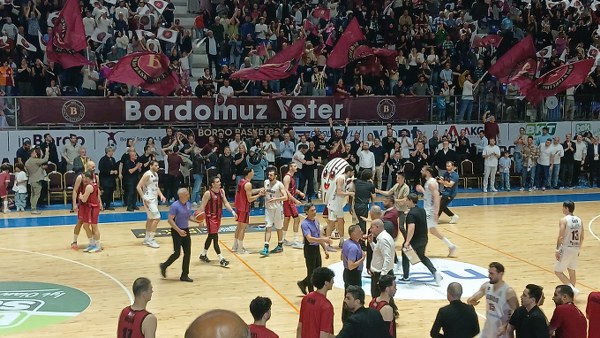 ZOR OLDU AMA OLDU! ŞAMPİYONLUĞA AZ KALDI